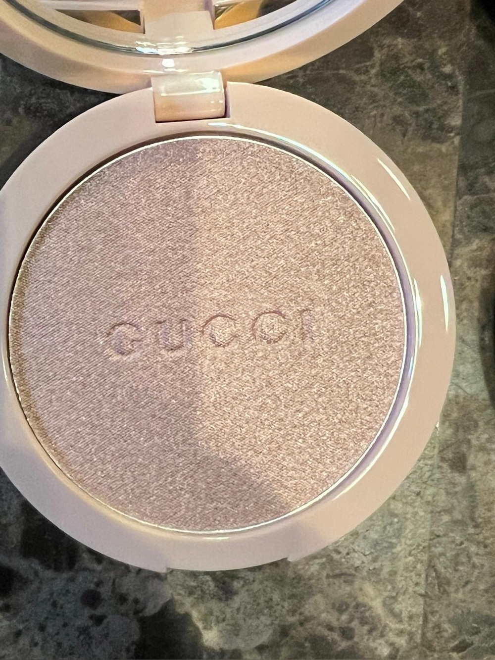 Gucci Rose Gold Multi-Use Illuminating Gel-Powder Highlighter